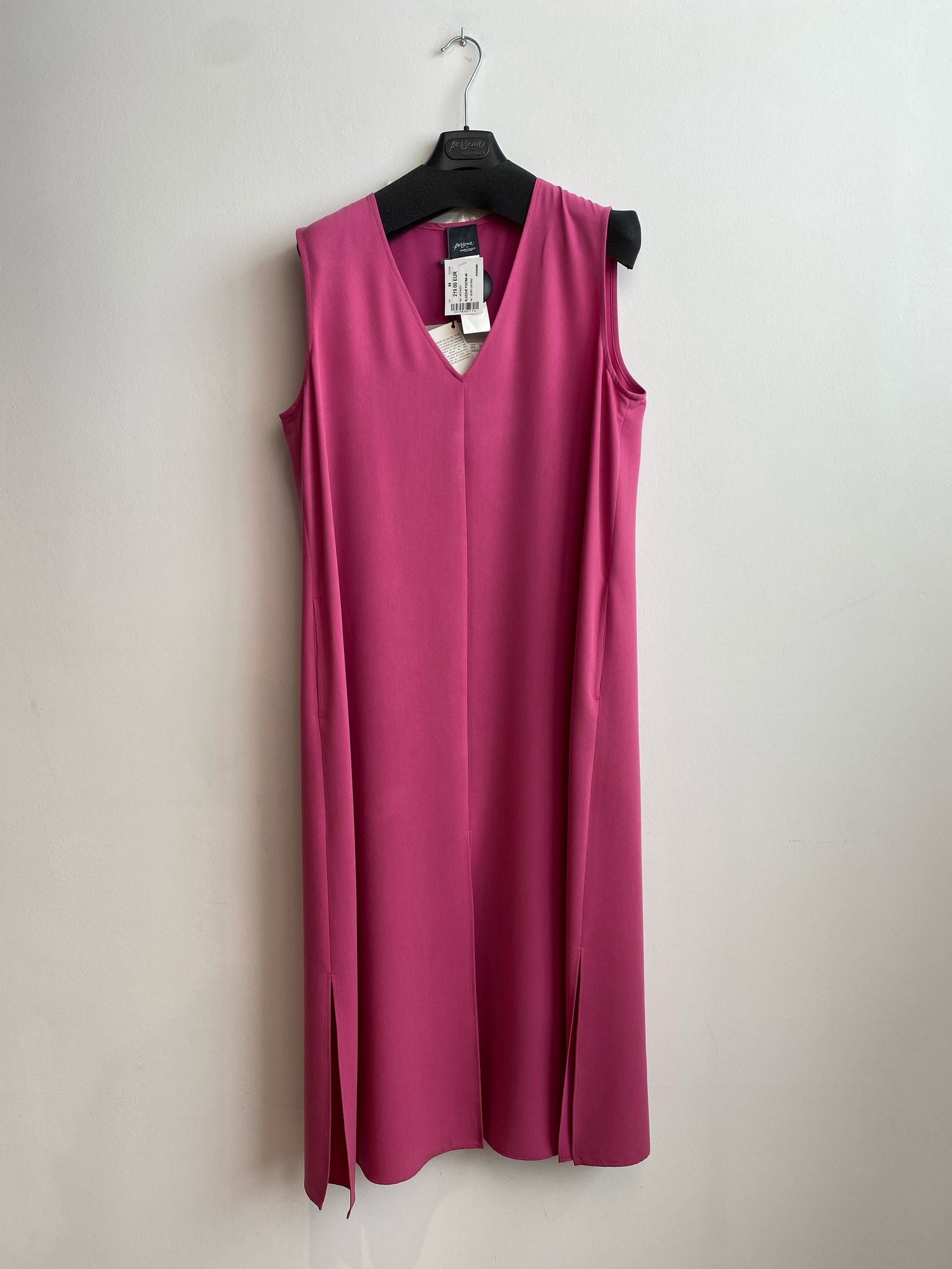 Kleedje Fuchia Persona ( Mora/001 )