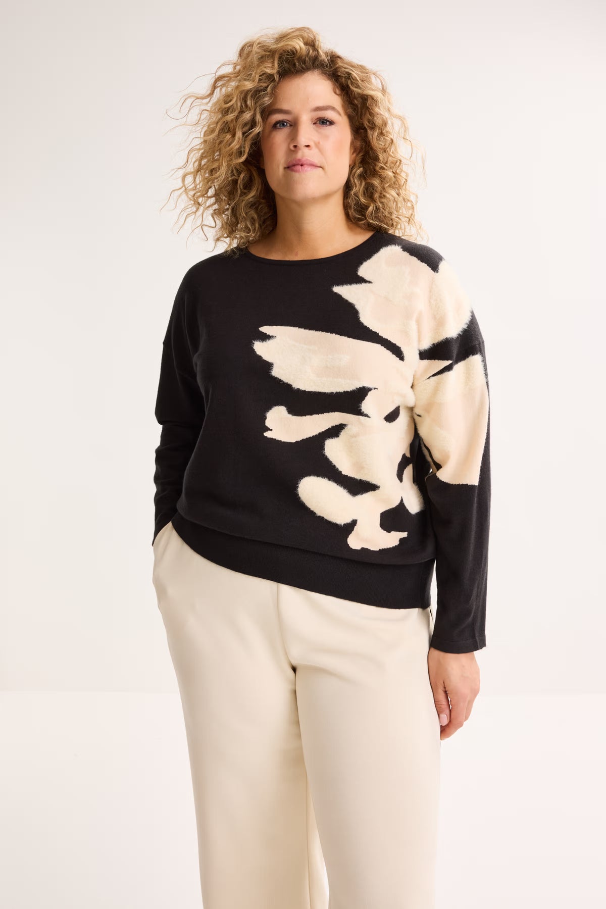Pull Zwart Mayerline ( Anjo 6677/010 )