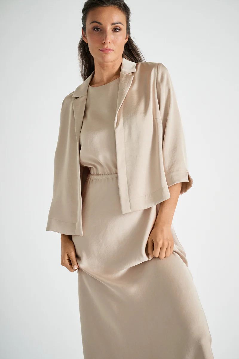 Kleedje Goud Marie Mero ( Dr16/140 )