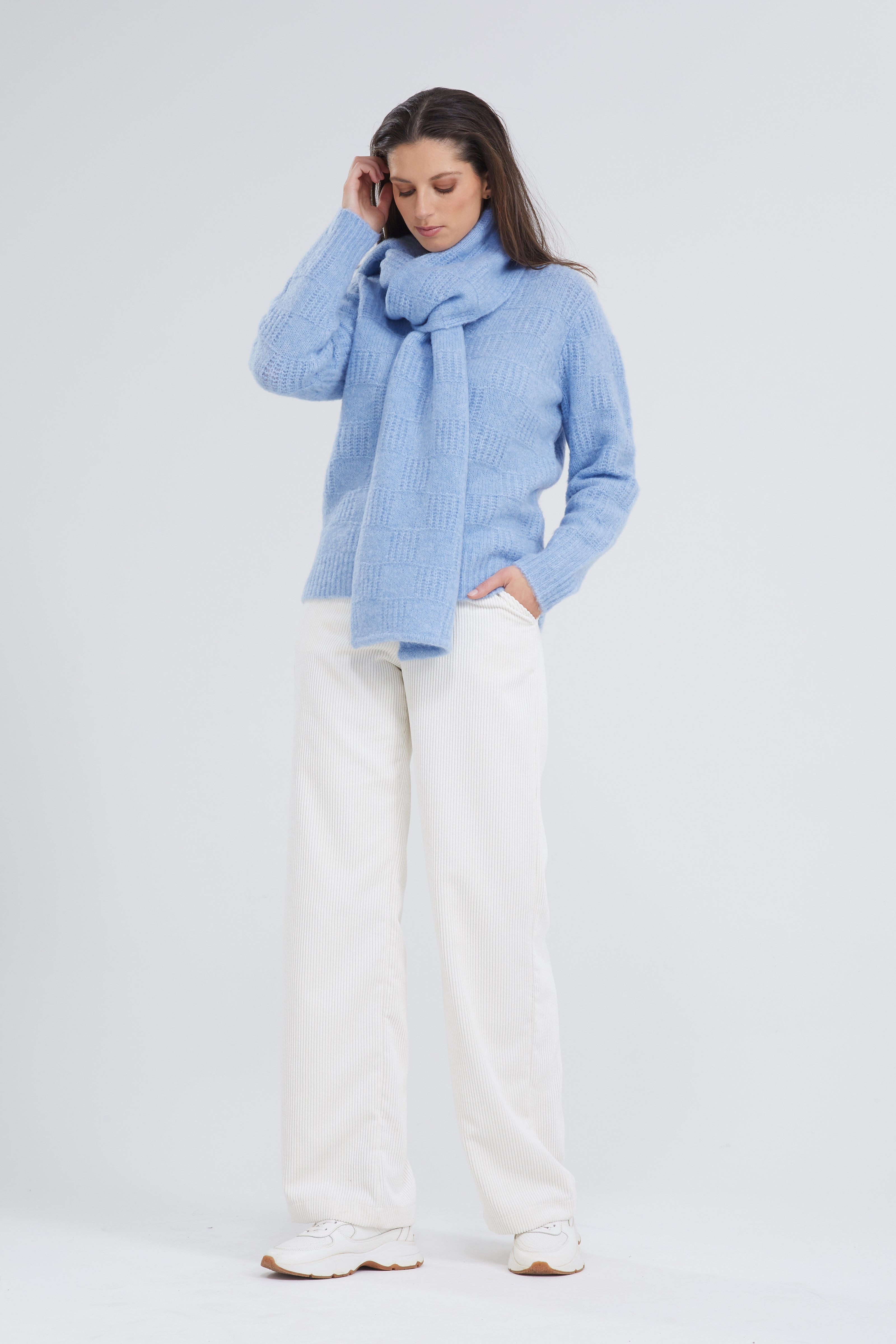 Pull Bleu Pâle Bleu IV ( Melco/385 )