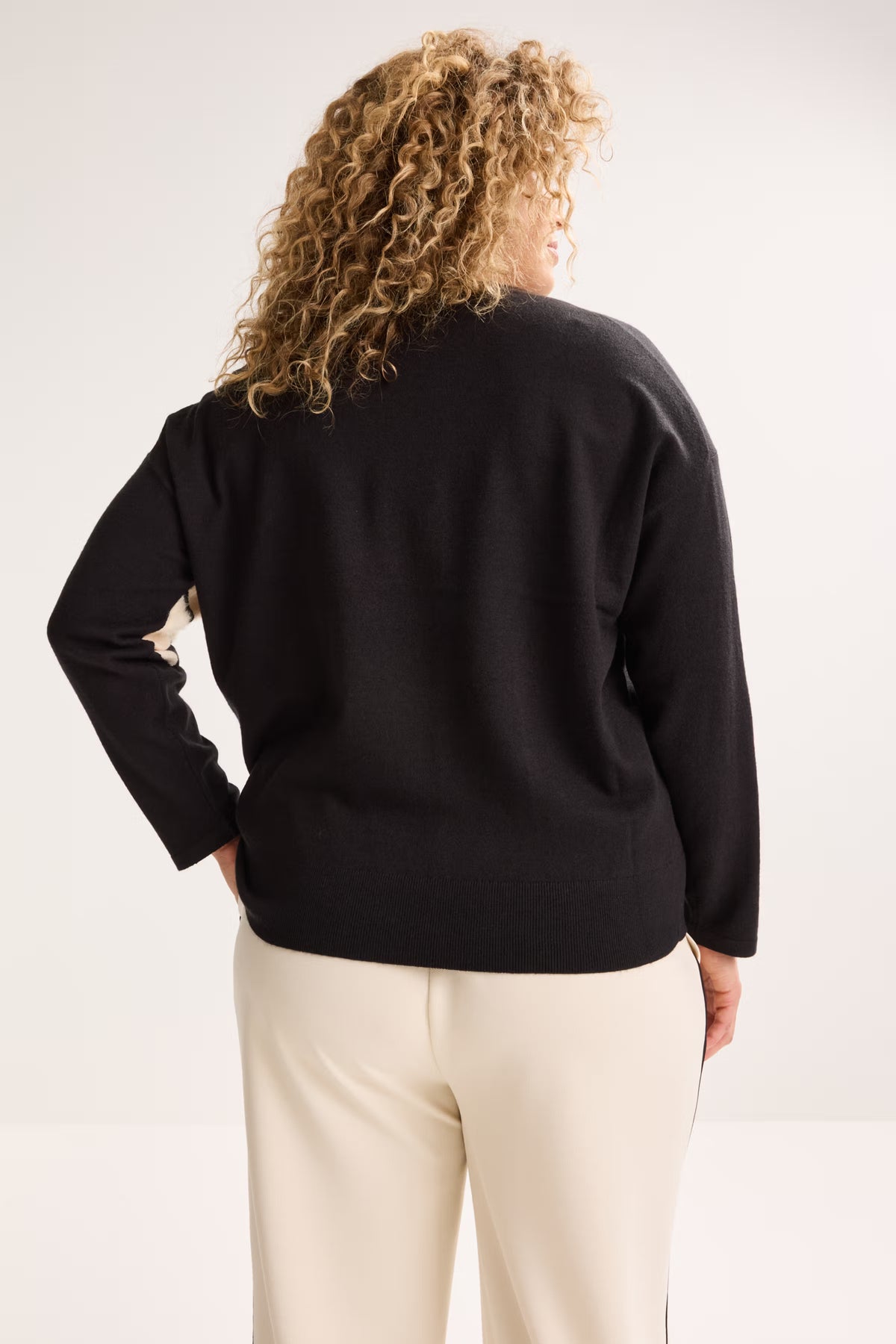 Pull Noir Mayerline (Anjo 6677/010)